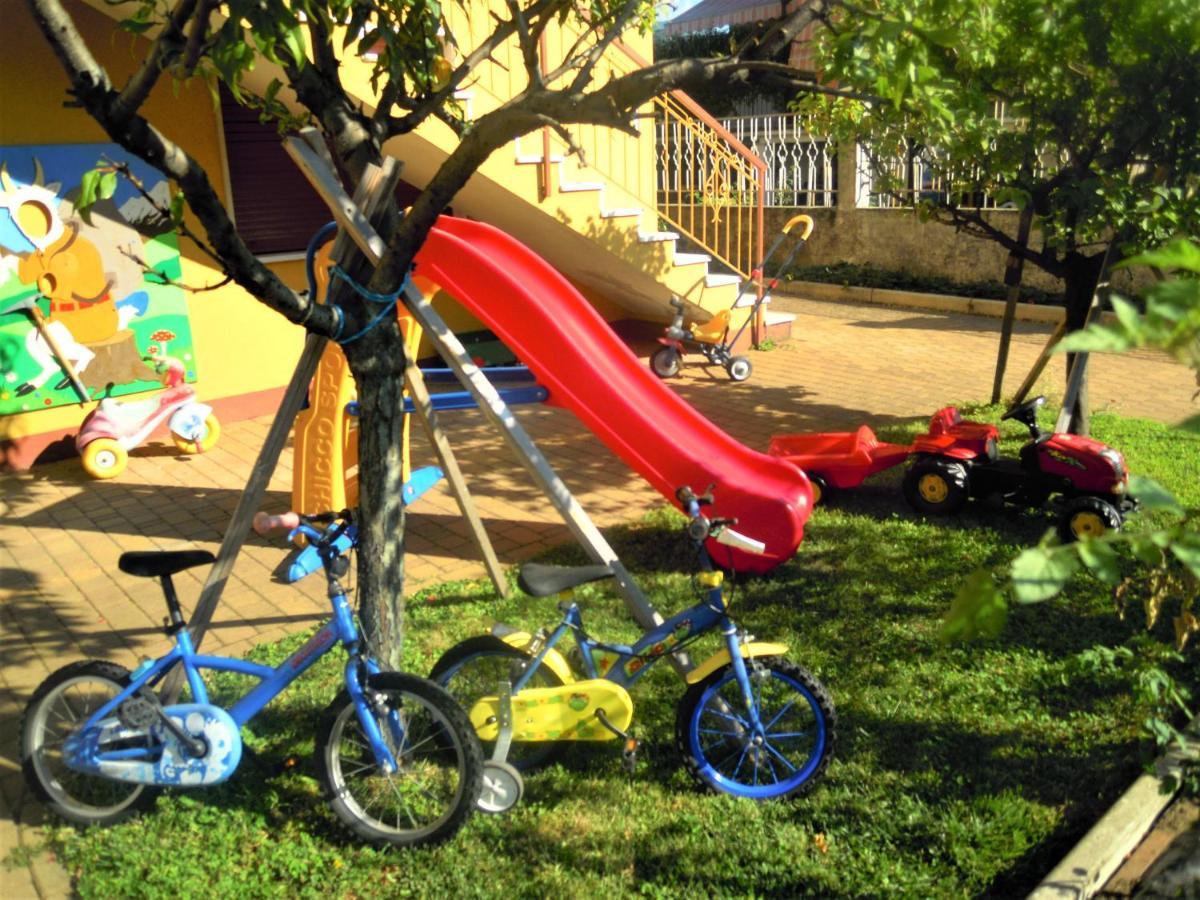 GIORNI FELICI: appartamento tutto nuovo, giardino, parcheggio Verbania Esterno foto